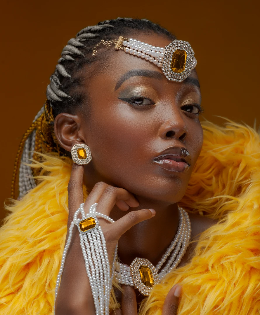 Kicking off a new week adorned in yellow and pearl jewelry. Makeup by yours truly 🤭Creative di (1)
